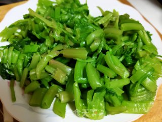 菠菜梗炒鸡蛋步骤1
