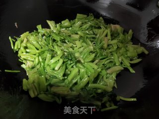 菠菜梗炒鸡蛋步骤4