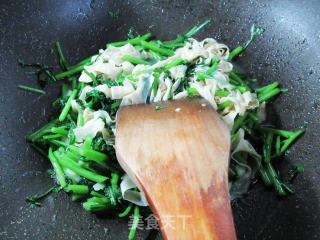 茼蒿炒豆腐皮步骤6