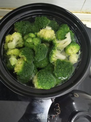 油炸子炒西兰花步骤1