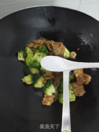 油炸子炒西兰花步骤5