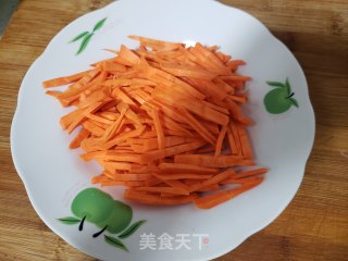 红萝卜炒菠菜杆步骤1