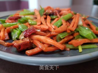 红萝卜炒菠菜杆步骤8