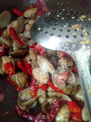 双椒爆花甲步骤9