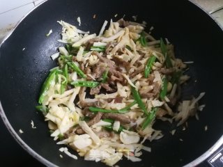 笋丝炒牛肉步骤5