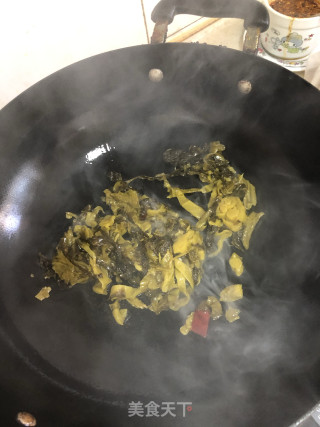 酸青菜炒米粉丝步骤3
