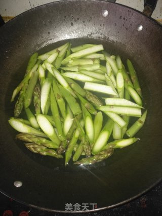 芦笋炒白菇步骤2