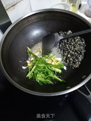 酸菜炒螺蛳肉步骤5