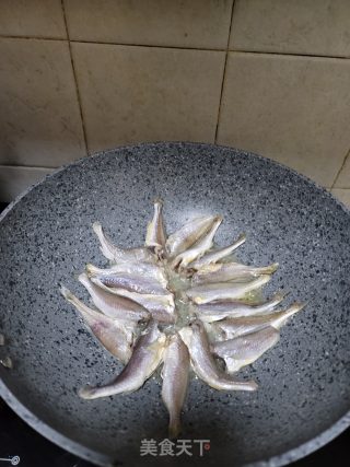 青椒豆鼓炒黄花鱼步骤2