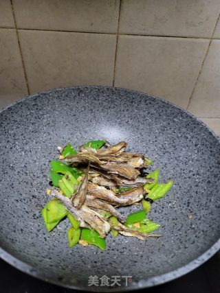 青椒豆鼓炒黄花鱼步骤7