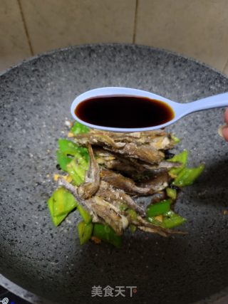 青椒豆鼓炒黄花鱼步骤8