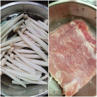 瘦肉炒白玉菇步骤1