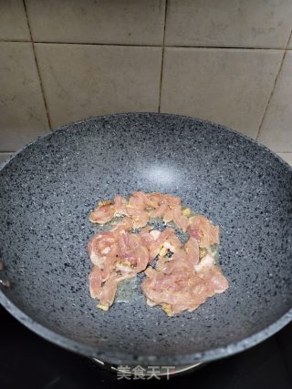 瘦肉炒白玉菇步骤6