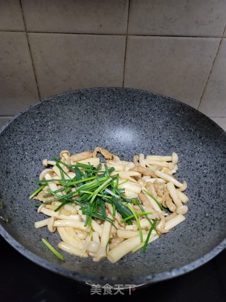 瘦肉炒白玉菇步骤10