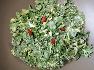 蒜蓉辣椒炒菠菜步骤12