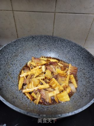 五花肉焖春笋步骤10