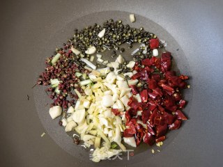 酱炒龙虾尾步骤3
