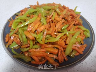 红萝卜炒青椒步骤5