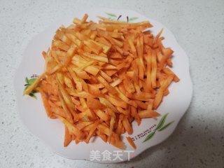 红萝卜炒青椒步骤3