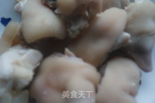 美容养颜食补平民菜——黄豆炖猪蹄步骤4