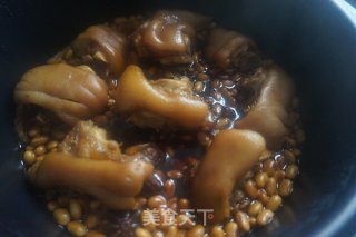 美容养颜食补平民菜——黄豆炖猪蹄步骤13