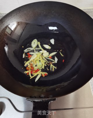 鸡脯肉炒芦笋步骤5