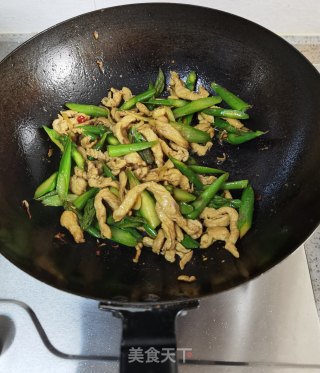 鸡脯肉炒芦笋步骤8
