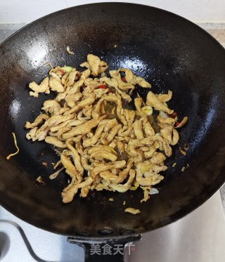 鸡脯肉炒芦笋步骤6