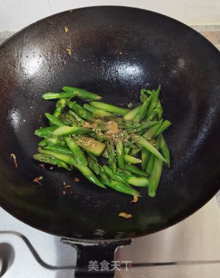 鸡脯肉炒芦笋步骤7
