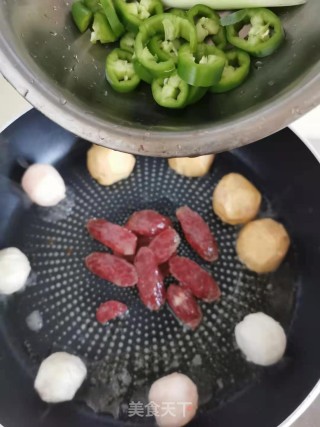 杂丸腊肠炒青椒步骤5