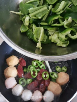 杂丸腊肠炒青椒步骤6