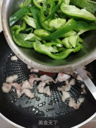 灯笼椒洋葱炒肉片步骤4 灯笼椒洋葱炒肉片步骤4