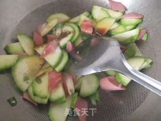 西葫芦炒香肠鸡蛋步骤4