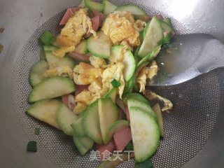 西葫芦炒香肠鸡蛋步骤6