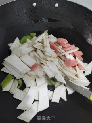 杏鲍菇炒热狗步骤2