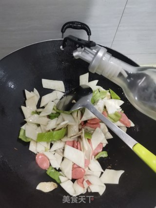 杏鲍菇炒热狗步骤3