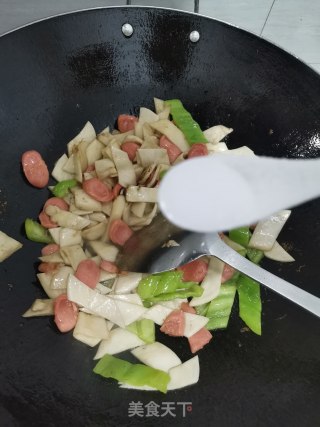 杏鲍菇炒热狗步骤5