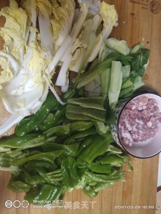 青椒炒肉末步骤1