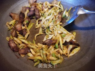 腊肉炒榨菜步骤5