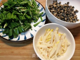 螺狮这样做不用“嘬”～韭菜炒螺狮肉步骤4