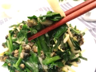 螺狮这样做不用“嘬”～韭菜炒螺狮肉步骤7