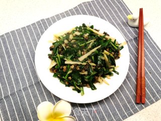 螺狮这样做不用“嘬”～韭菜炒螺狮肉步骤6