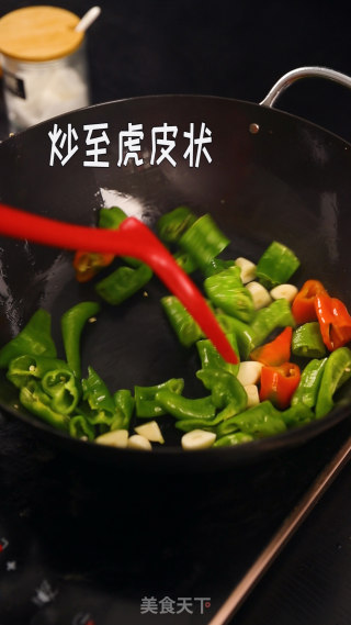 家常菜：辣椒炒荷包蛋~步骤6