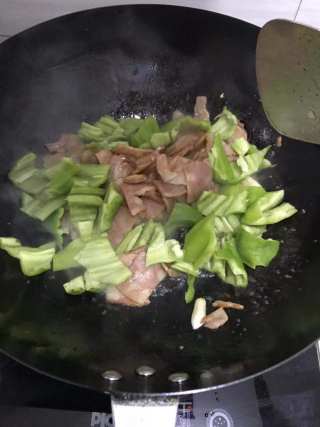 青椒炒培根肉步骤4
