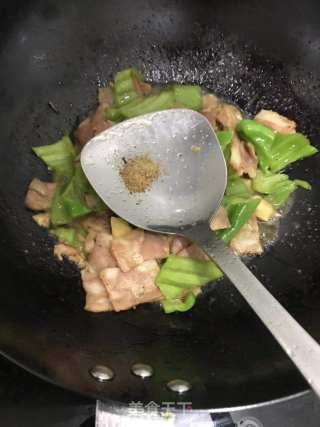 青椒炒培根肉步骤5