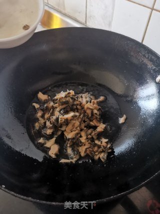 韭菜炒田螺肉步骤7