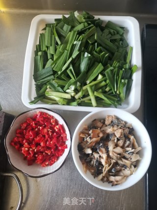 韭菜炒田螺肉步骤6