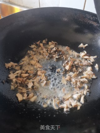韭菜炒田螺肉步骤9