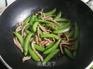 甜豆角炒牛柳步骤6