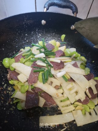 蚕豆春笋炒咸肉步骤15
